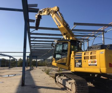 Cisaillage d'un bâtiment métallique